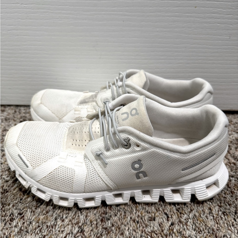 On Running
Women’s Cloud
White, size 8.5